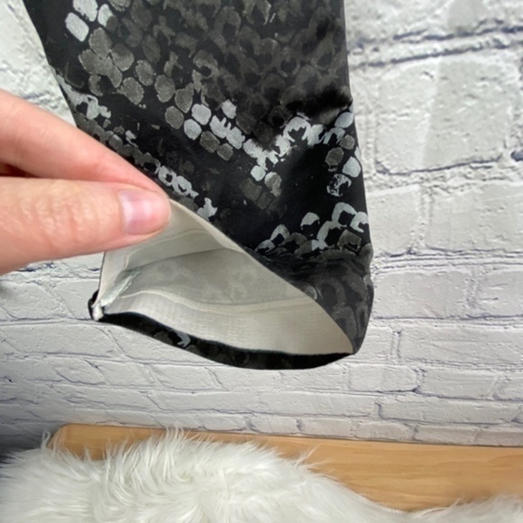 NOBO No Boundaries Pants Seamless Snake Reptile Print Black Gray Leggings - Picture 7 of 11